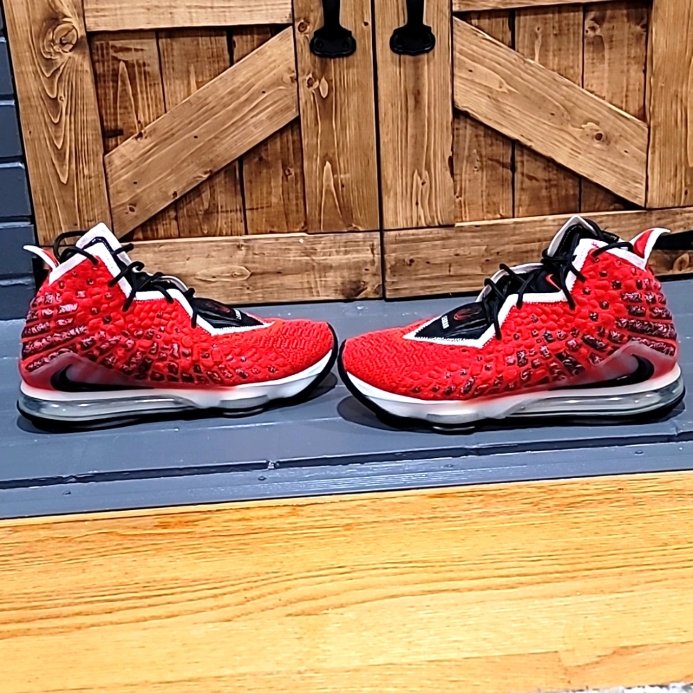 Lebron 17 uptempo